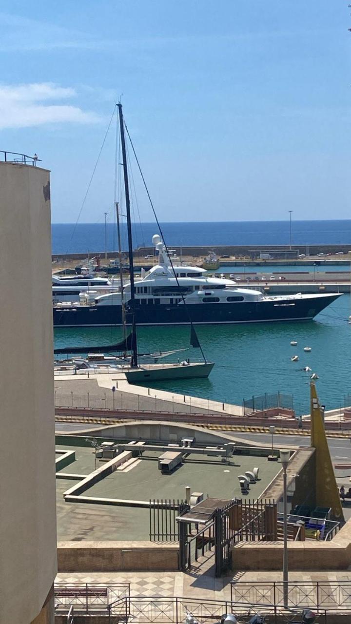 Casa Vacanze Family House Posizione Centralissima Civitavecchia Exteriör bild